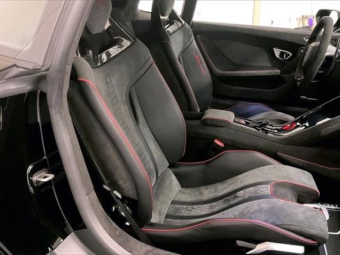Used 2024 Lamborghini Huracan Sterrato image 14