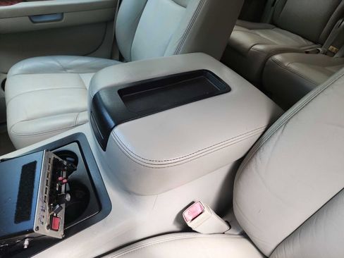 Used 2008 Chevrolet Suburban LT w/ LT Preferred Equipment Group RWD image 18