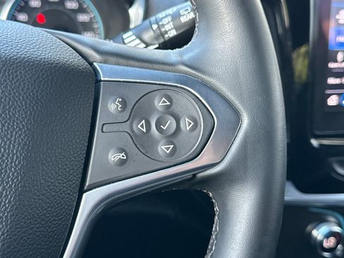 Used 2023 Chevrolet Traverse LT image 40