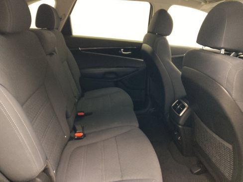Used 2018 Kia Sorento FWD image 19