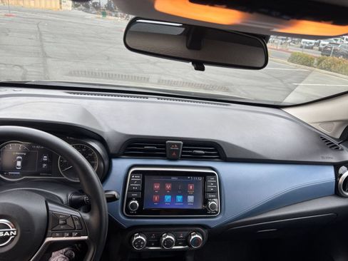 Used 2025 Nissan Versa SV FWD image 14