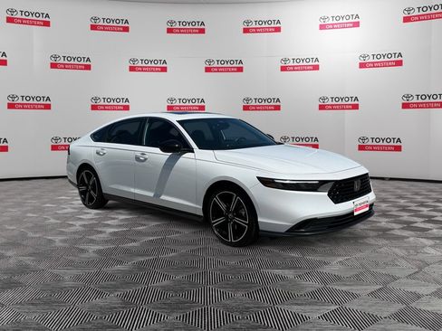 Used 2025 Honda Accord Sport image 3