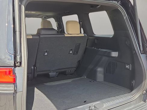 Used 2024 Lexus GX 550 AWD/4WD image 18