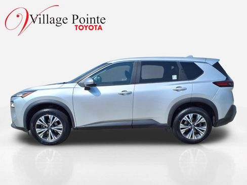 Used 2023 Nissan Rogue SV FWD image 2