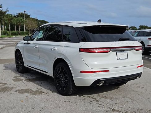 New 2025 Lincoln Corsair Reserve w/ Jet Appearance Package image 4