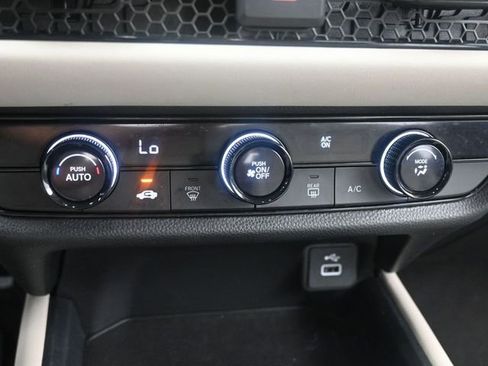 Used 2024 Honda HR-V LX image 11