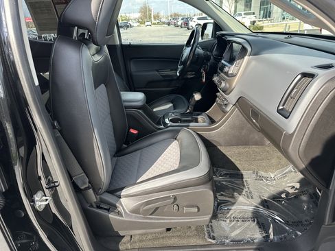 Used 2017 Chevrolet Colorado Z71 AWD/4WD image 32