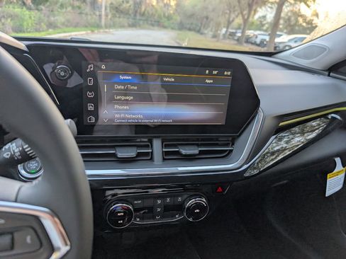 New 2026 Chevrolet Trax ACTIV w/ Sunroof Package FWD image 25