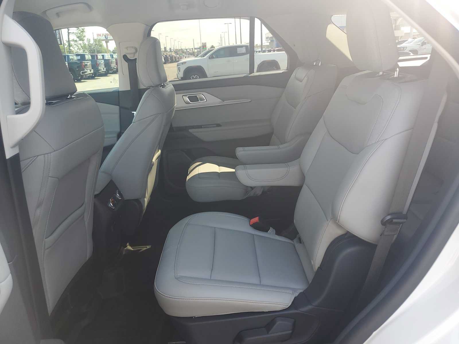 Used 2025 Ford Explorer Active w/ Active Comfort Package RWD image 20