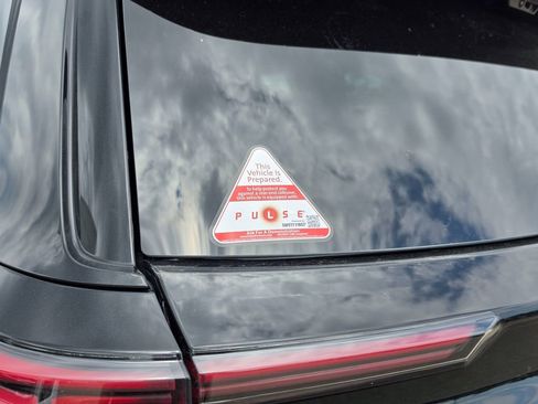 New 2026 GMC Acadia Denali Ultimate w/ LPO, Floor Liner Package AWD/4WD image 8