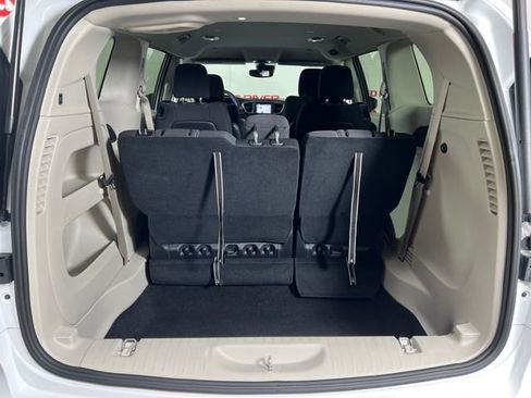 Used 2023 Chrysler Voyager LX image 24