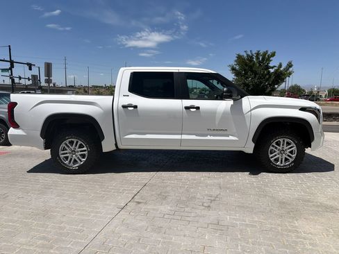 Used 2025 Toyota Tundra SR5 w/ SR5 Convenience Package AWD/4WD image 6