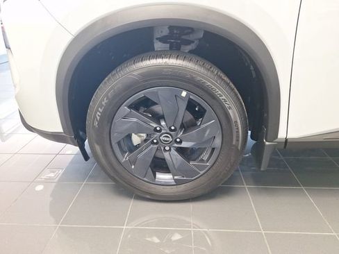 Certified 2026 Nissan Rogue SV FWD image 25