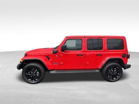 Used 2025 Jeep Wrangler Unlimited Sahara image 4