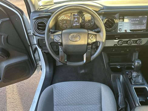 Used 2022 Toyota Tacoma SR image 17