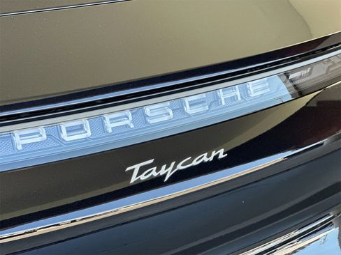 Used 2025 Porsche Taycan image 34