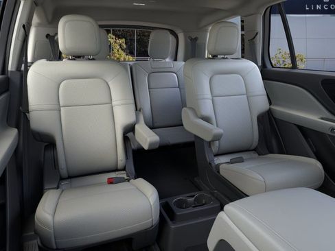New 2026 Lincoln Aviator AWD image 11