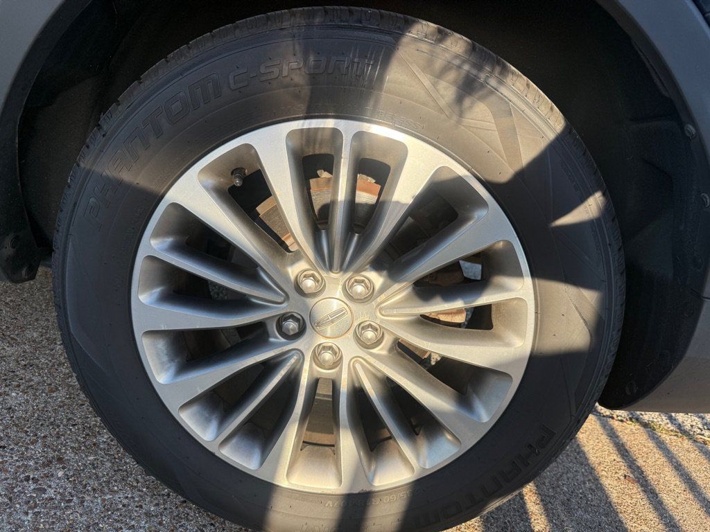 Used 2017 Lincoln MKX Select w/ Select Plus Package FWD image 24