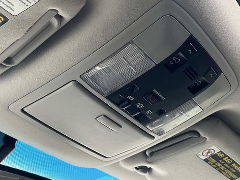 Used 2015 Lexus GX 460 w/ Navigation Package image 35