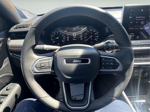 Used 2025 Jeep Compass Trailhawk AWD/4WD image 15