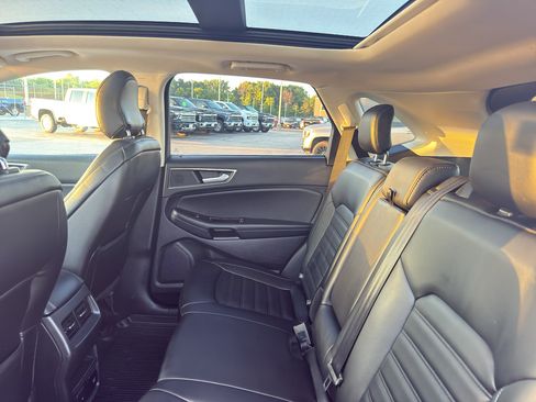 Used 2019 Ford Edge SEL w/ Equipment Group 201A AWD/4WD image 34