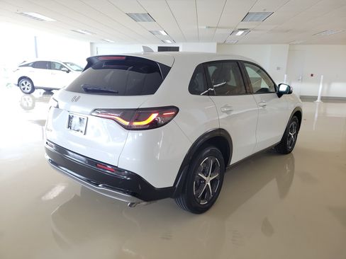Used 2023 Honda HR-V EX-L image 8