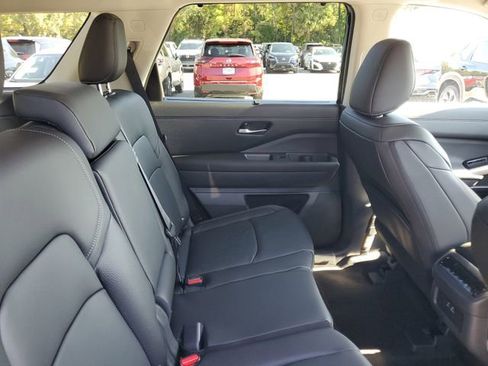 New 2025 Nissan Pathfinder SL image 30