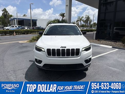 Used 2023 Jeep Cherokee Altitude Lux w/ Lux Elite Package AWD/4WD image 3