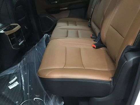Used 2022 RAM 1500 Limited w/ Body Color Bumper Group AWD/4WD image 17
