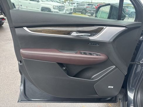 Used 2023 Cadillac XT6 Premium Luxury image 10