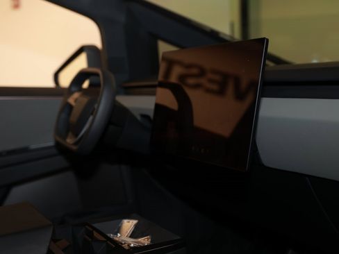 Used 2024 Tesla Cybertruck AWD Crew Cab image 19