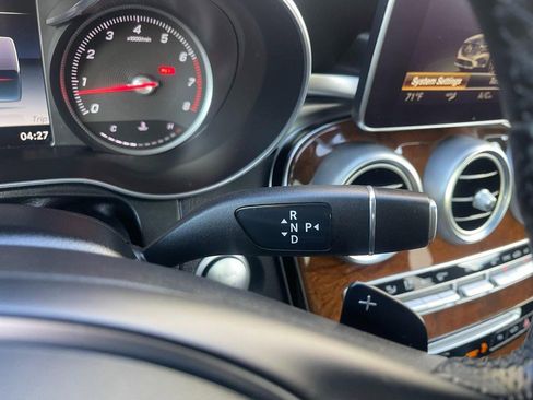 Used 2018 Mercedes-Benz GLC 300 4MATIC image 32