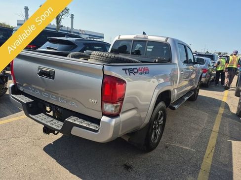 Used 2016 Toyota Tacoma TRD Sport AWD/4WD image 4