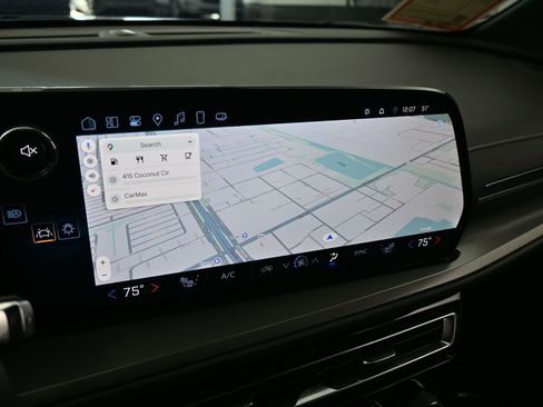 Used 2025 Chevrolet Traverse LT image 21