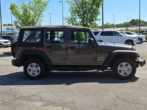 Used 2017 Jeep Wrangler Unlimited Sport w/ Connectivity Group AWD/4WD image 7