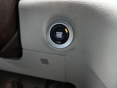 Used 2021 Chrysler Pacifica Touring-L image 34