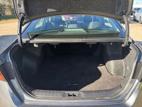 Used 2025 Nissan Altima 2.5 SV FWD image 25
