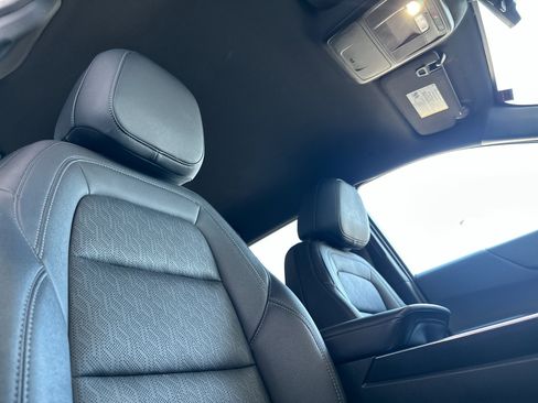 Used 2025 Chevrolet Equinox LT w/ Convenience Package II FWD image 17
