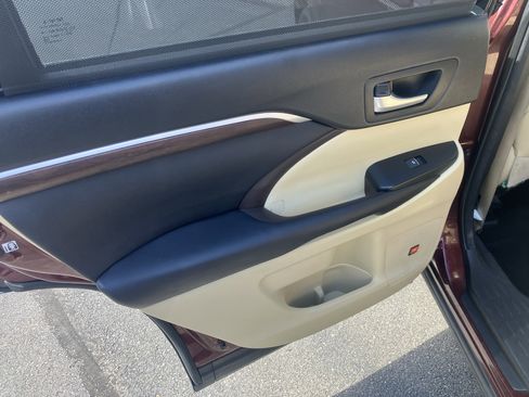 Used 2015 Toyota Highlander Limited Platinum AWD/4WD image 14
