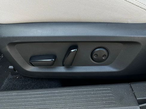 Used 2025 Nissan Rogue SV image 11