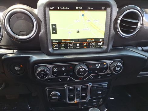 Used 2021 Jeep Wrangler Unlimited Sahara AWD/4WD image 19