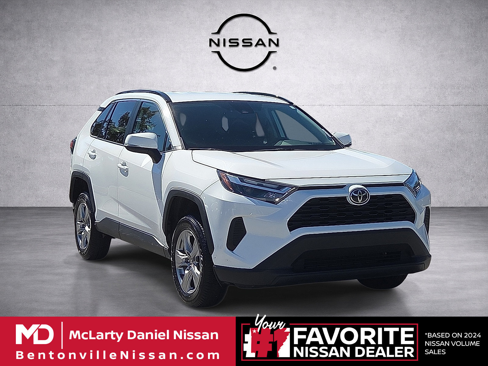 Used 2025 Toyota RAV4 XLE FWD image 1