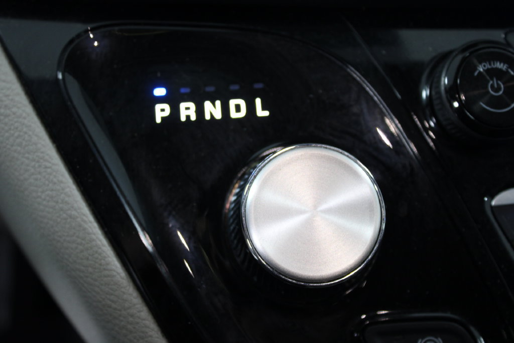Used 2024 Nissan Versa SR FWD image 76