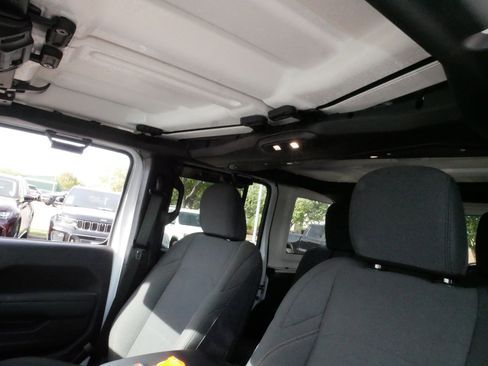 Used 2026 Jeep Wrangler Unlimited Sport AWD/4WD image 32