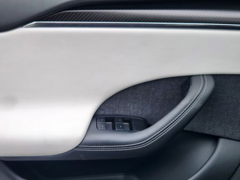 Used 2022 Tesla Model S Plaid image 21
