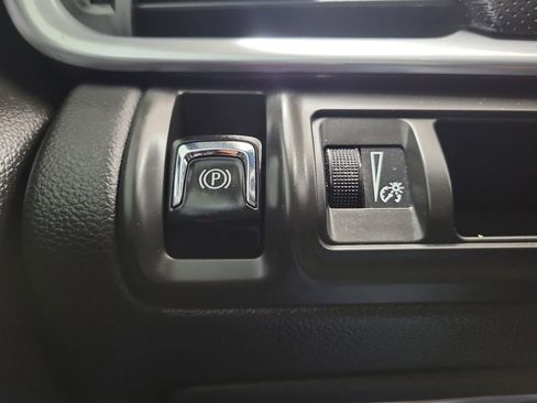 Used 2019 Cadillac XTS Luxury image 32