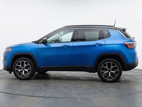 Used 2025 Jeep Compass Limited AWD/4WD image 5