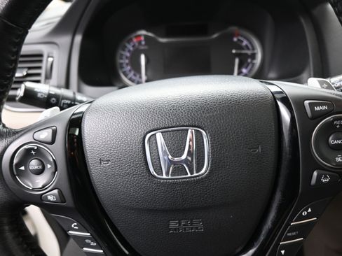 Used 2016 Honda Pilot Touring image 17