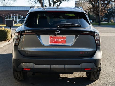 Used 2025 Nissan Kicks SR image 5