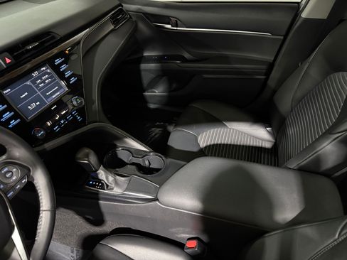Used 2020 Toyota Camry SE image 26